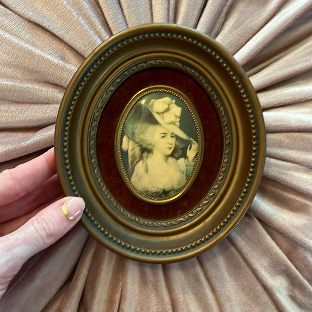 Vintage Cameo Creations wall art: portrait of Elizabeth, Duchess of Devonshire